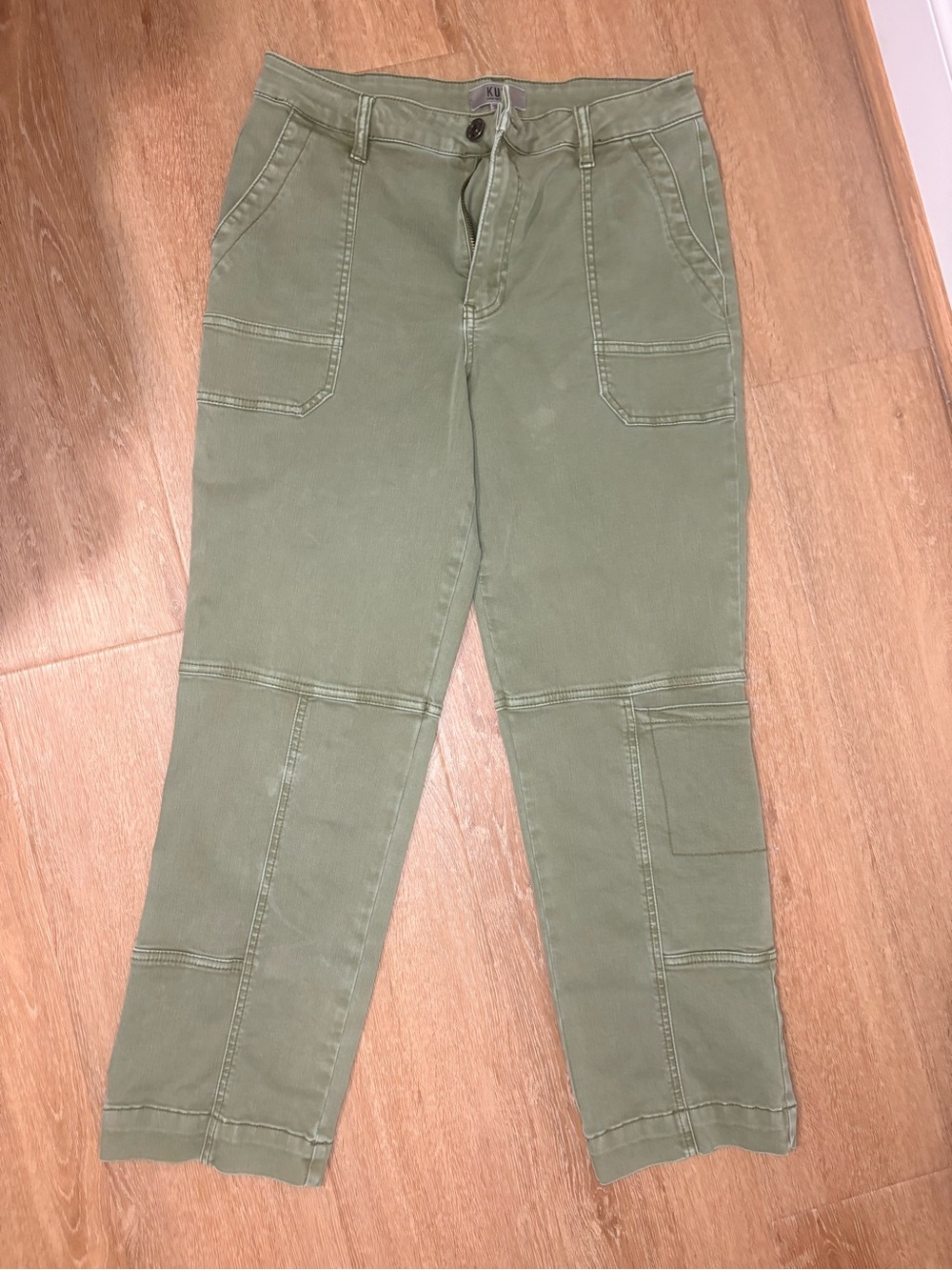 KUT from the Kloth Elizabeth Ankle
Straight Leg Utility Pants